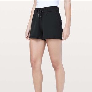 Lululemon On The Fly Woven 2.5" Black Shorts Women’s Sz 8